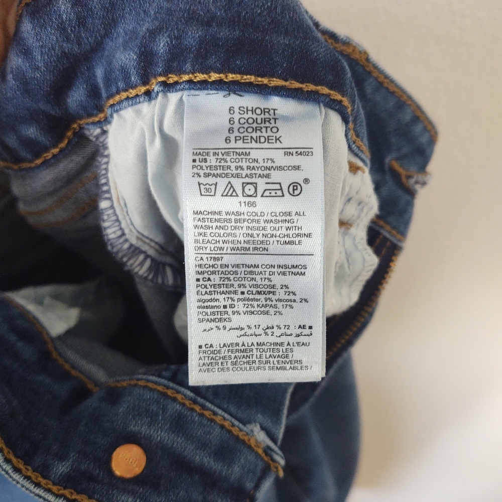 Old Navy Low Rise Skinny Jeans - Picture 7 of 7